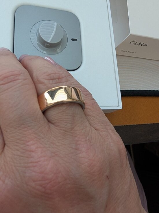 BRAND NEW IN BOX- OURA RING 4 - Rose Gold - Size 8